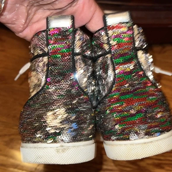 Gentle used women’s size 8 Christian Louboutin!
Size 38.5 - Picture 6 of 7